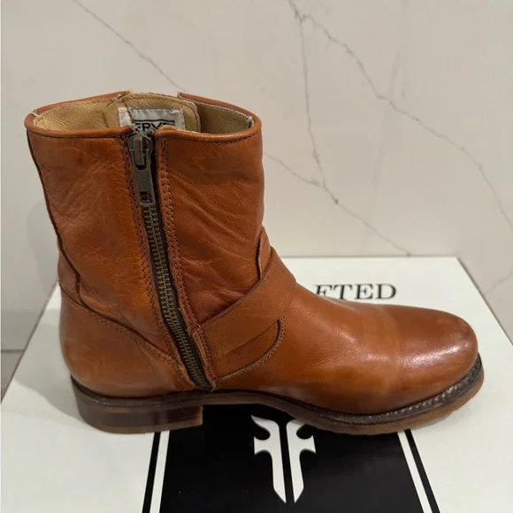 Frye Veronica 6” Shortie brown leather moto boot. Great condition. - Picture 6 of 10